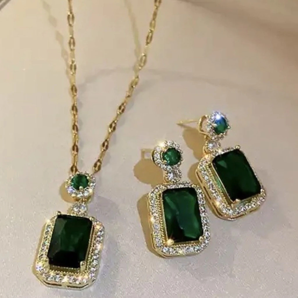 Elegant Green Stone Pendant Necklace Set for Women
